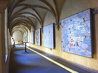 vue générale de l'exposition, avec les panneaux des autres auteurs Luxembourgeois présentés